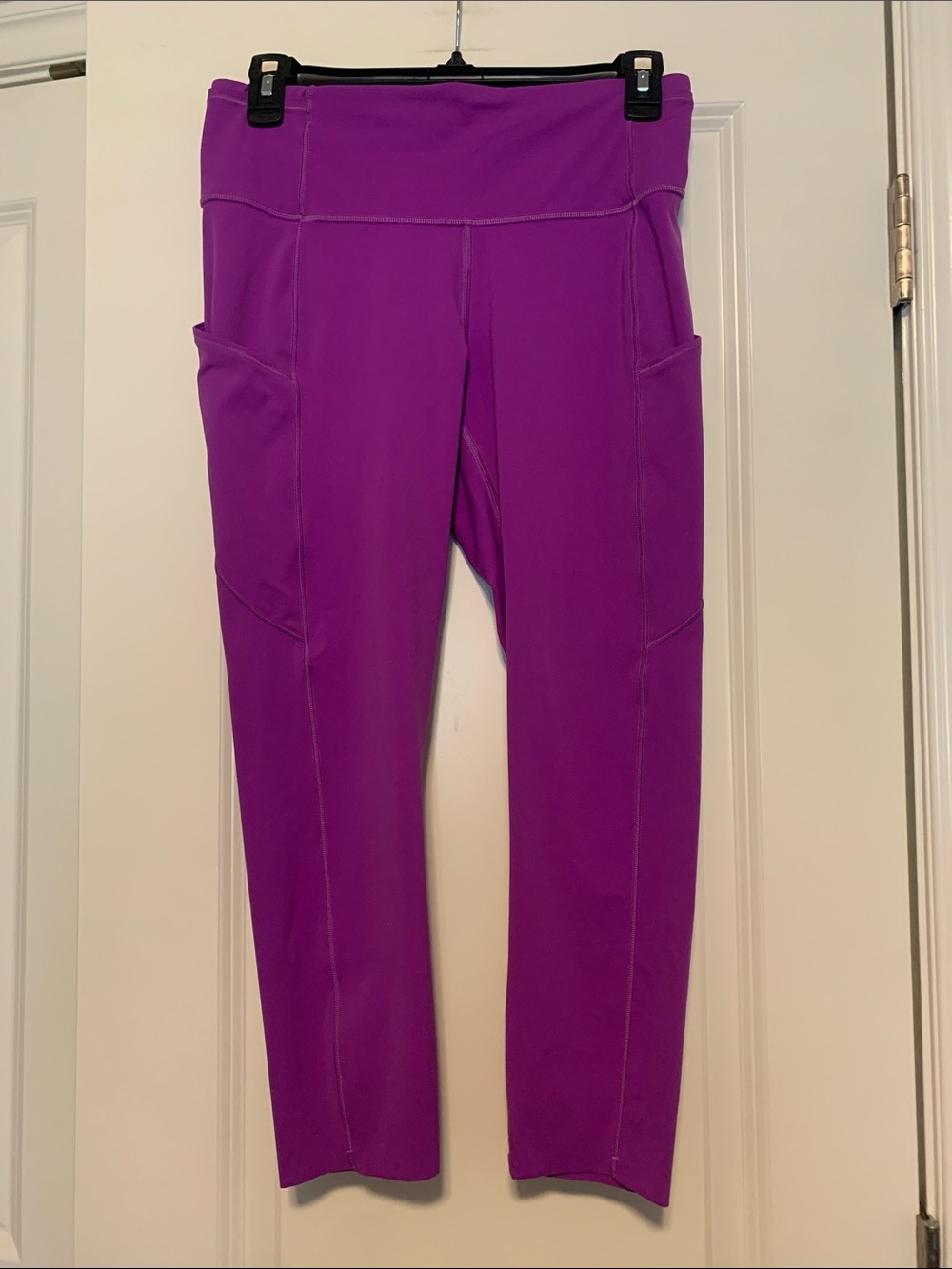 Lululemon Fast and Free Crop 23 inches, Sz 8, Moonlit Magenta, Good Condition